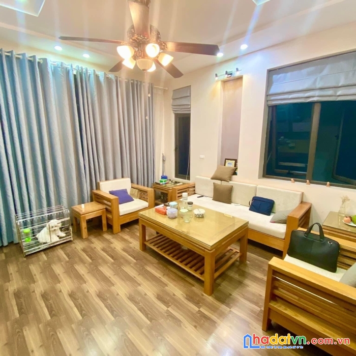 Bán nhà hoàng quốc việt- phân lô- ô tô- hai thoáng- tặng nội thất xịn- kinh doanh
