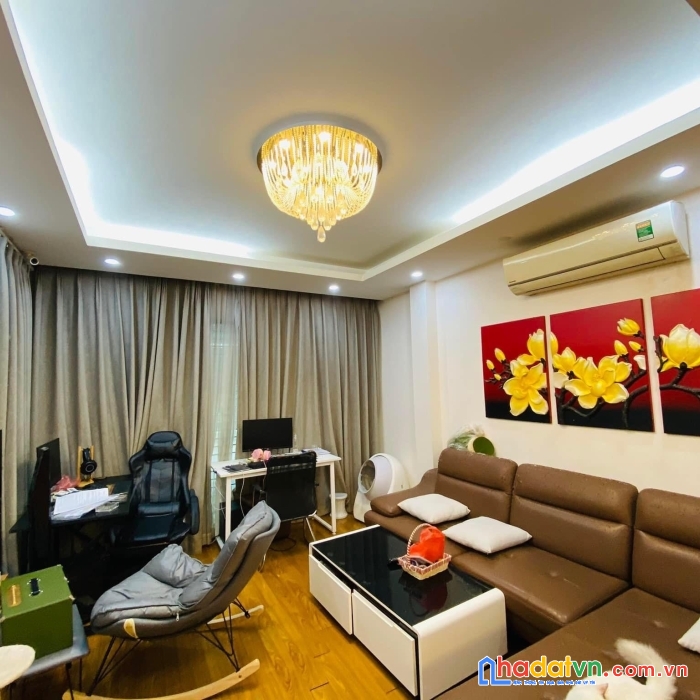 Bán nhà trần quốc hoàn- nhà đẹp 6 tầng- hai thoáng- ô tô- kinh doanh