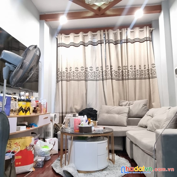 Hiếm, bán nhà trần khát trân, hai bà trưng, nhà đẹp, gần phố, 5 tầng, ở luôn. chỉ 1.65 tỷ.