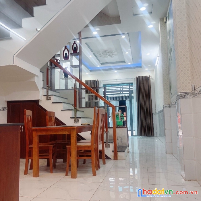 Nhà đẹp, 2 lầu btct, 3.5 x 12m, lạc long quân, dân trí, tân bình, dt 42m², giá 5.55 tỷ