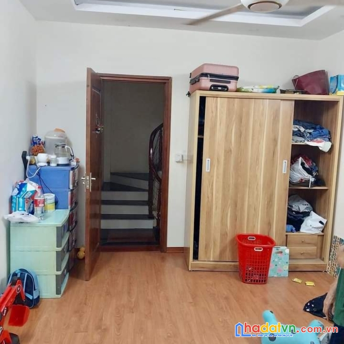 Bán nhà kẽ vẽ,ô tô đỗ cửa,vài chân ra phố,chủ xây để ở nhưng cần tiền bán gấp, 0923778683