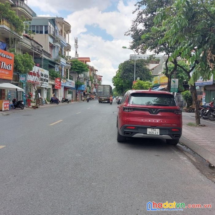 Bán nhà sài đồng ô tô tránh, vỉa hè, măt tiền quyền lực, kinh doanh sầm uất ngày đêm, hàng xóm flc