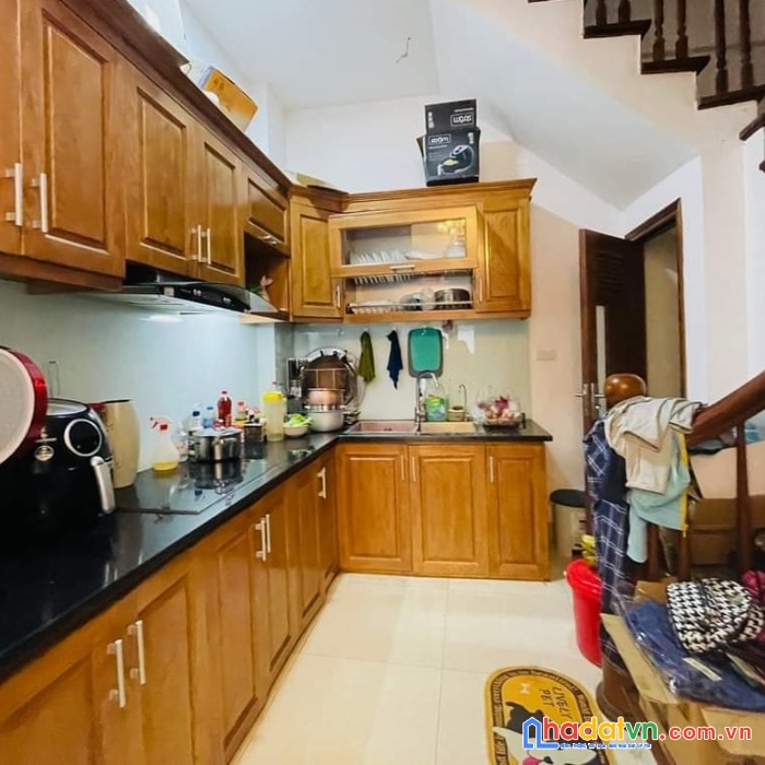 Bán nhà ngõ trần đại nghĩa: 40m2*5 tầng, mt 4.5m, 4.9 tỷ, ô tô đỗ 10m, sát chợ