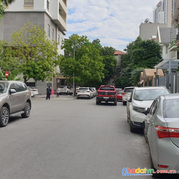 Bán biệt thự nàng hương, nguyễn trãi, 180m2, mt 9.6m, 4t, gara, vp kinh doanh - 26 tỷ