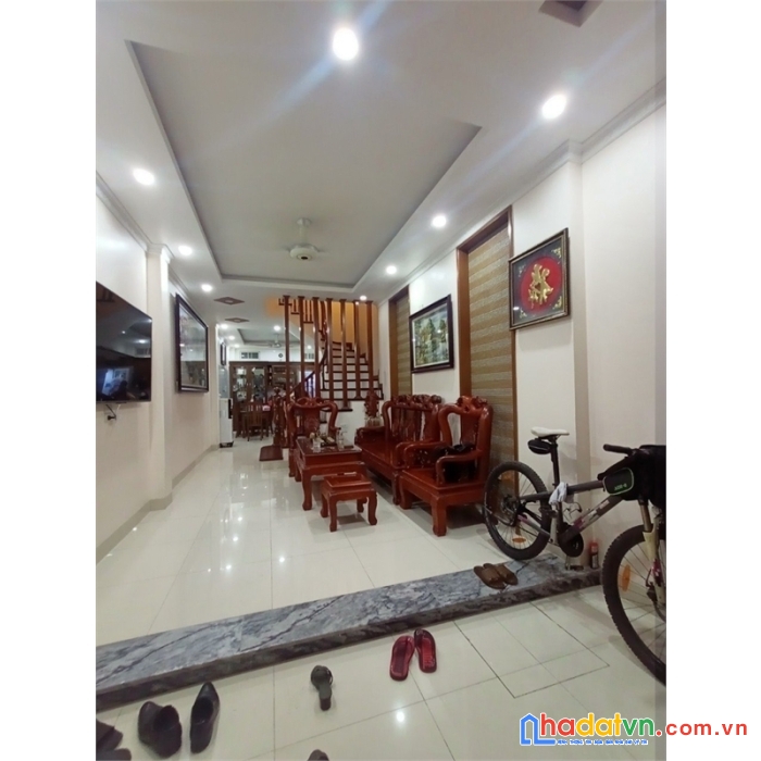 Hot! nhà gần phố hồng tiến, 60mx5t, mt 4,1m, nội thất vip, ô tô, thang máy, ở ngay giá 6.75 tỷ.