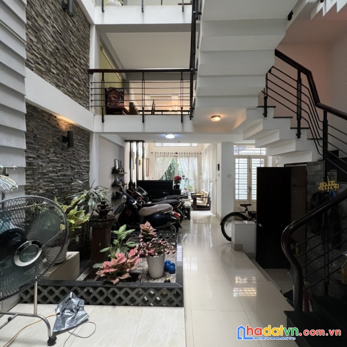 Hẻm 5m, nhà đẹp cmt8, quận 3, 100m2 (6x17), 4 tầng 5pn, chỉ 13 tỷ