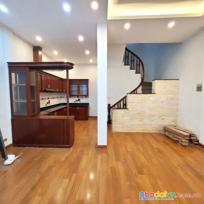 Nhà đẹp, trung tâm văn phú, hà đông. dt 40mx4t. mt5.5m. giá 3,4 tỷ.

 

nhà đẹp, trung tâm văn