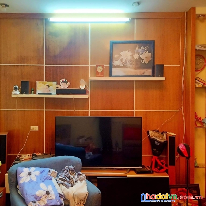 Bán nhà đê la thành quận đống đa cách 5 mét ra mặt phố nội thất đẹp 2 thoáng trước sau - 3 tỷ
