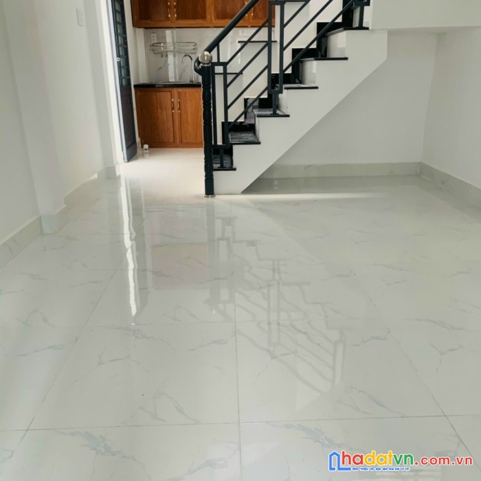 - bán nhà 1/ huỳnh văn nghệ p15 tân bình. 
hẻm 8m thông, xe tải chạy vi vu.