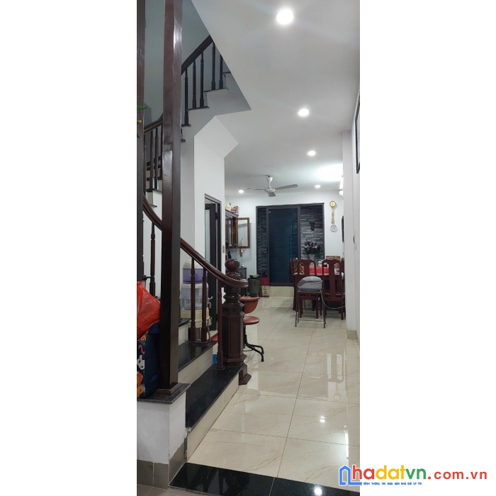 Nhà hồng tiến – bồ đề 63m2 giá 9.2 tỷ; ô tô vào nhà; kinh doanh sầm uất
