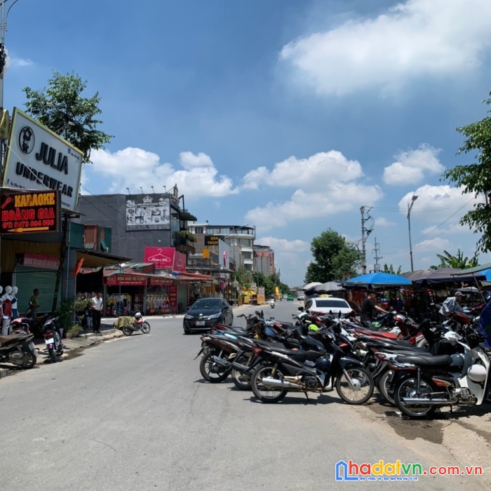 Cần bán nhà 3 tầng trục chính ấp đồn -yên phong kinh doanh bất chấp
