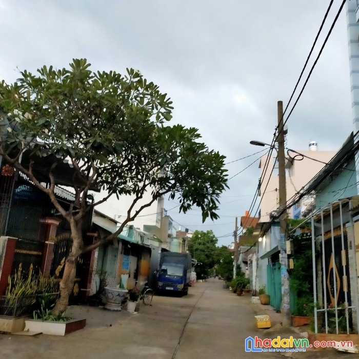 Nhà to đẹp đường bình trị đông bình tân, diện tích rộng, hẻm ô tô tránh nhau.