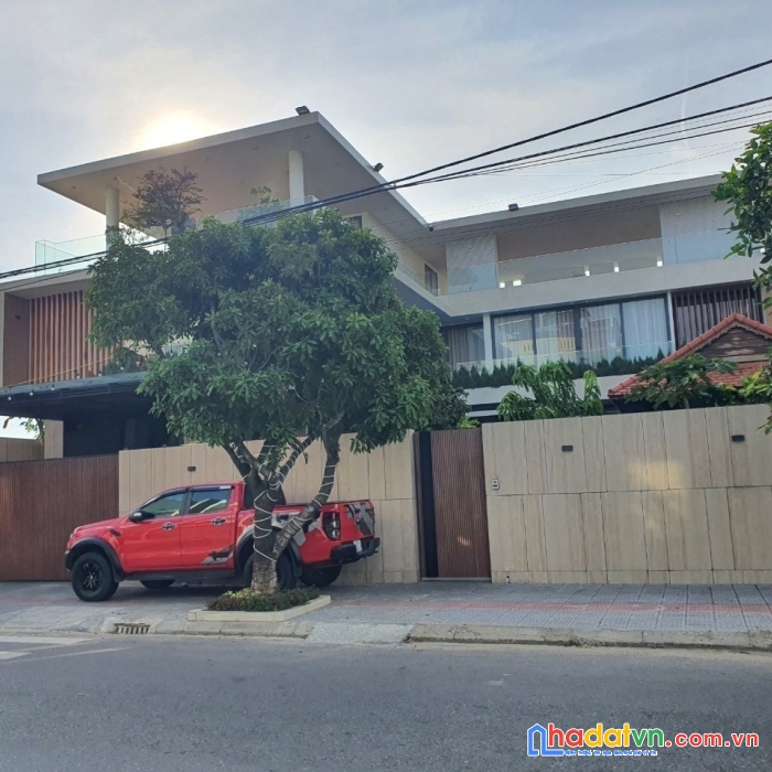 Cần tiền bán rẻ nhà cao tầng lô góc đường nguyễn văn thông, hoà xuân - 165m2 - ngang lớn 18m-13.x