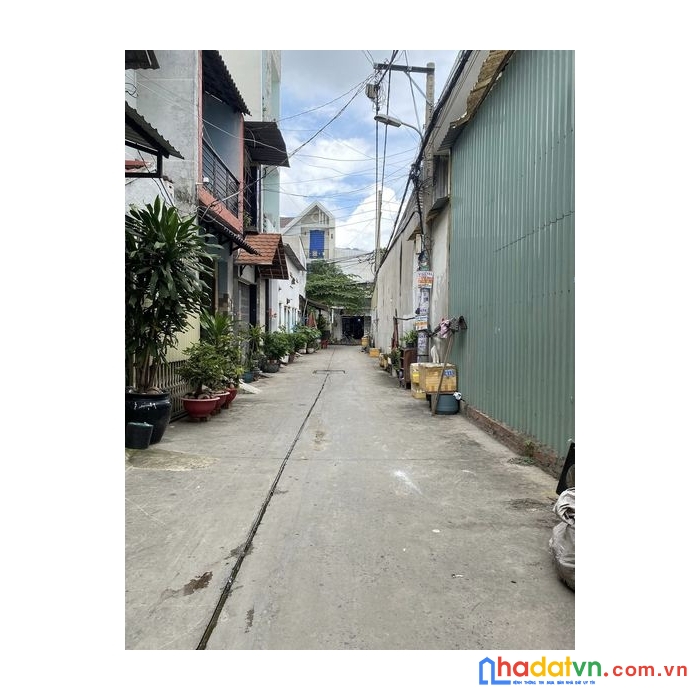 Nhà đường mã lò bình trị đông a bình tân. xe tải chạy ngang nhà, diện tích rộng giá chỉ dưới 4 tỷ.