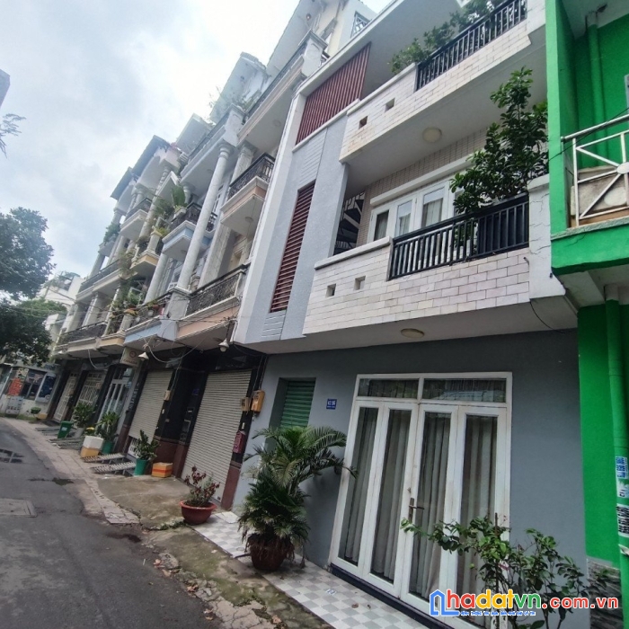 Cần bán nhà ở hoàng hoa thám, quận bình thạnh