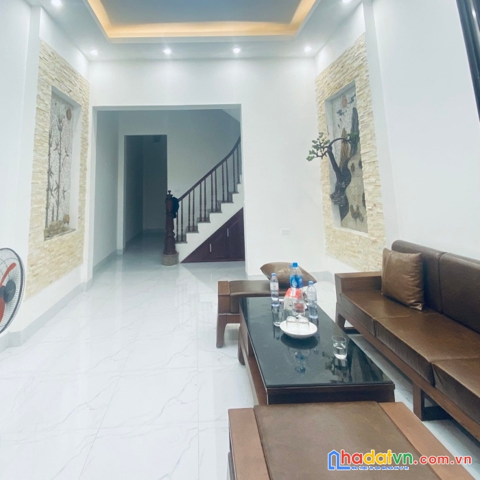 Bán nhà phố trung kính ba bước ra phố ô tô qua nhà