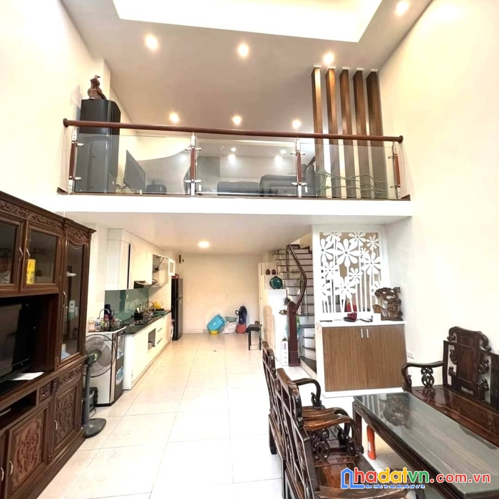 Bán gara ngọc thuỵ, gần phố, dân trí cao, nhiều tiện ích, 45x4,6m