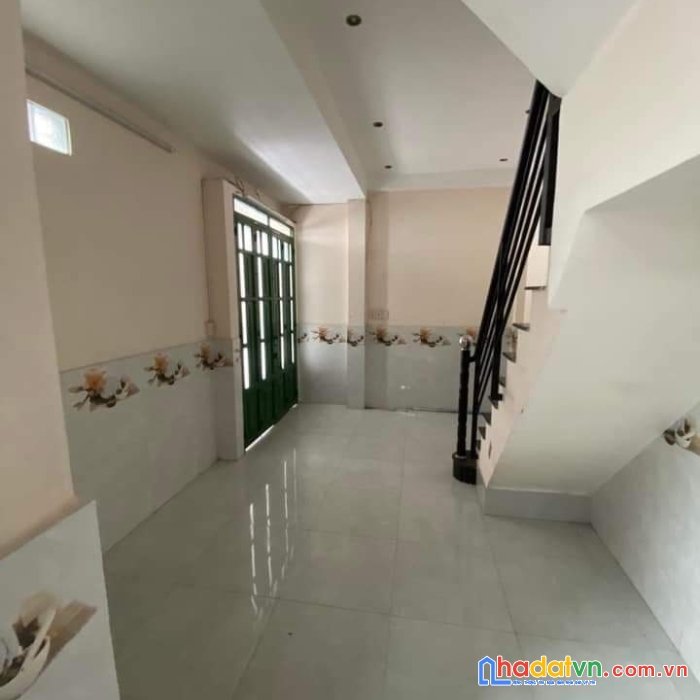 Hxh cách mặt tiền 25m tôn thất thuyết dt 48 m đúc 2 tấm ngang 3.45 x 7.5 m q4 có 2 tỷ..