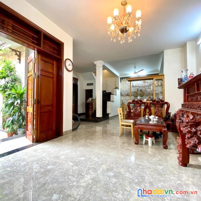 Cần bán nhà ngọc thuỵ dt 100m 3 tầng mt 10 m giá 12.5 tỷ, biệt thự mái thái, view hồ, ngõ thông