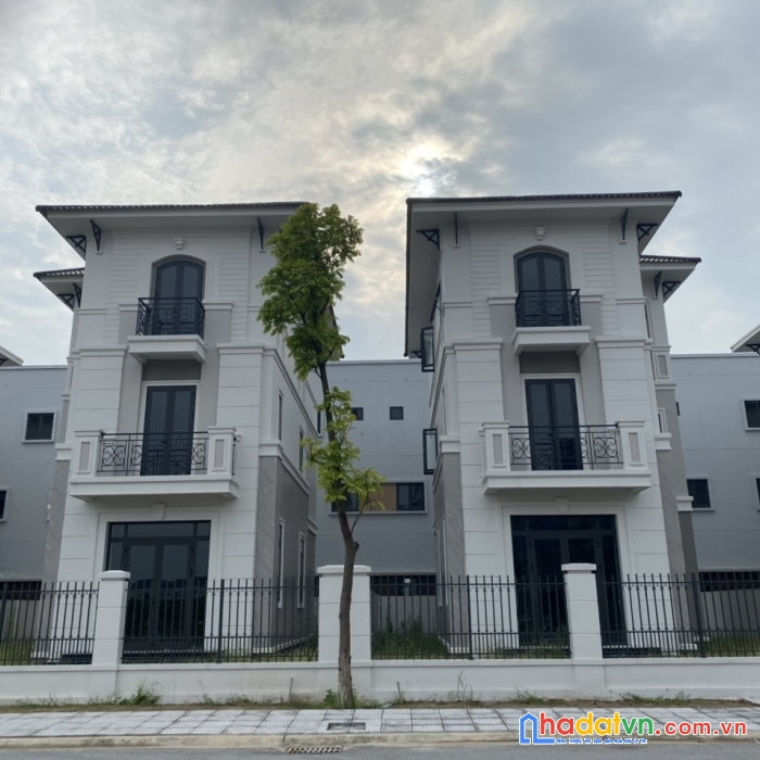 Biệt thự sân vườn xanh 216m2 đối diện công viên trong kđt singapore vsip từ sơn