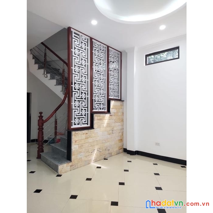 Bán nhà phố kim giang thanh trì  dt 31 m2 , 5 tầng ô tô đỗ cổng giá 3 tỷ