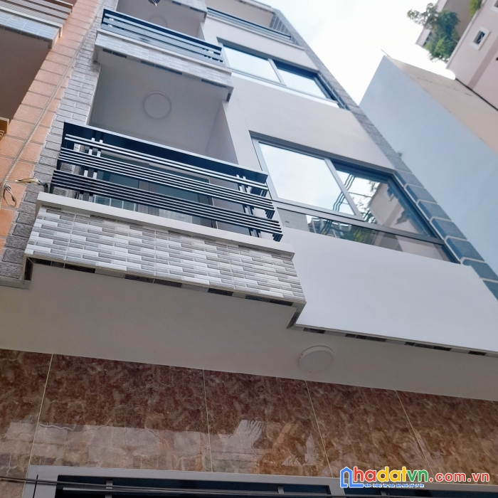 Bán nhà nguyễn đình chính phú nhuận 56m2 4 lầu hxh chỉ 8 tỷ9