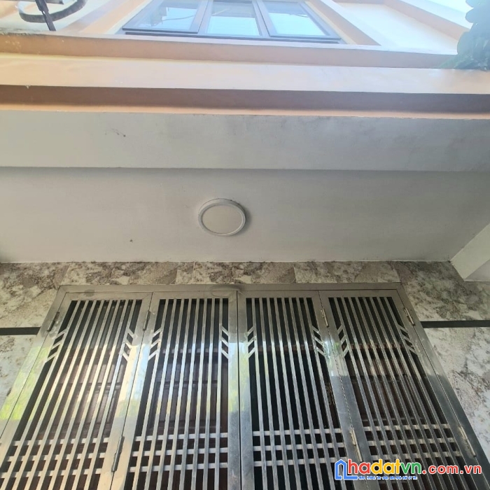 Nhà đẹp ở ngay-3 thoáng-ô tô đỗ cổng-5 tầng-4,4 tỷ.