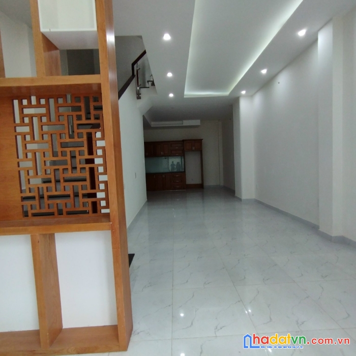 Bán nhà hẻm hai 2 hơi tránh 4.5m x 13.5 m 3 tầng+ tum  4 pn shr hiệp bình phước