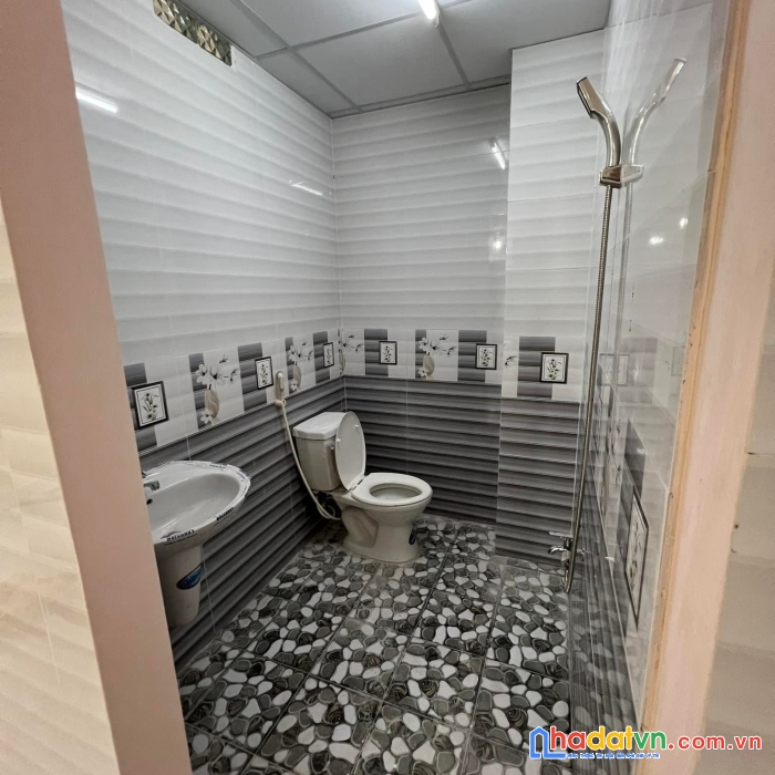 Bán nhà giá rẻ sát công viên làng hoa gò vấp- mặt tiền 4.6m- dt 75m2- giá 4.25 tỉ