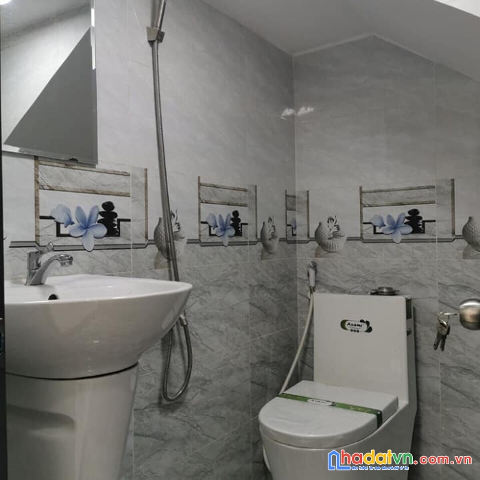 Khu đttt hành chính dĩ an. nhà 4 tầng đương m. hoàn công đây đủ. nội thất xịn. cần bán giá chỉ