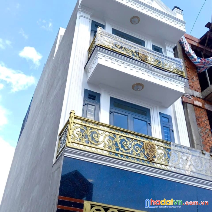 Nhà mới tinh rất đẹp vào ở ngay ô tô ngủ trong nhà.