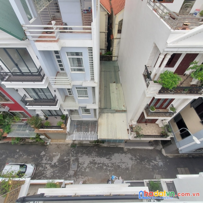 Bán nhà  phố nguyễn văn cừ, long biên. khu vực đáng sống - gara 2 ô tô - nhà đẹp full nội thất -