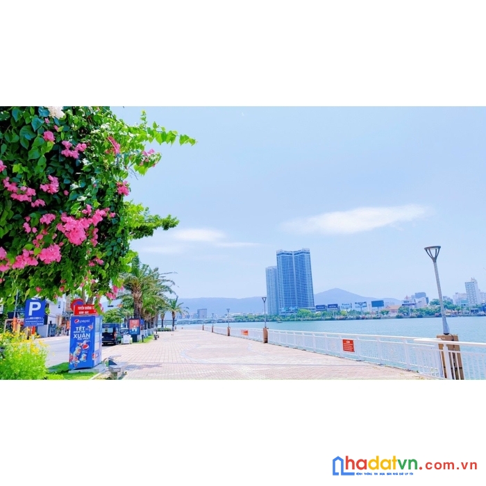 Tôi cần bán căn nhà 4 tầng góc 3 mặt tiền đường bạch đằng view trực diện sông hàn đà nẵng.
