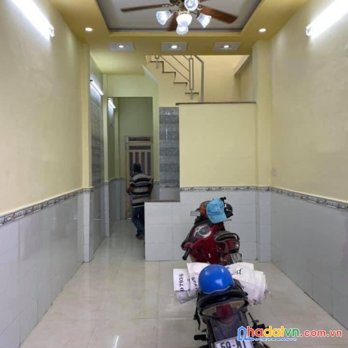 Nhà quận 11, 30m2 ,nở hậu, 2 tầng, lê đại hành ,hẻm xe máy, chỉ 3.2 tỷ