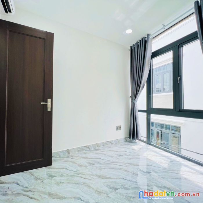 Bán nhà ngang 4.6 huỳnh văn bánh p13 phú nhuận 9 tỷ 150m2