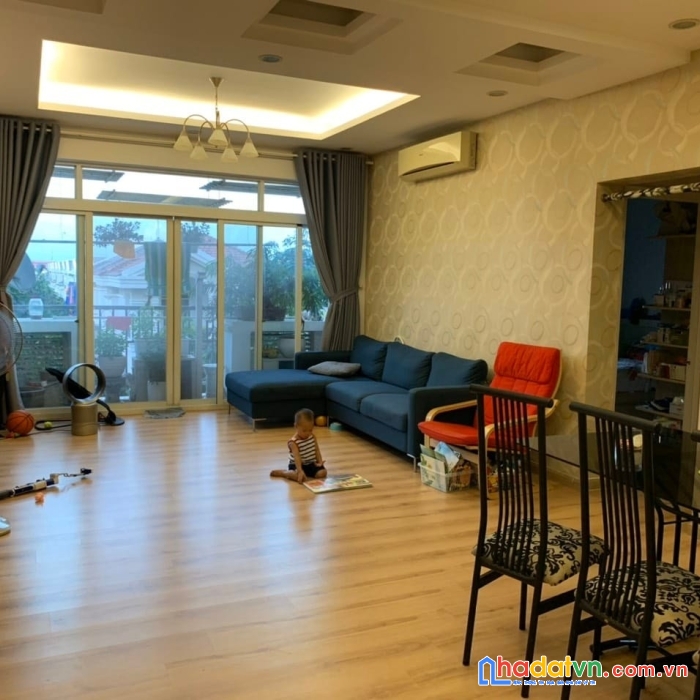 Căn hộ phú mỹ hưng 118m2, 3 phòng, giá tốt nhất thị trường chỉ 5ty4, ban công hướng mát.