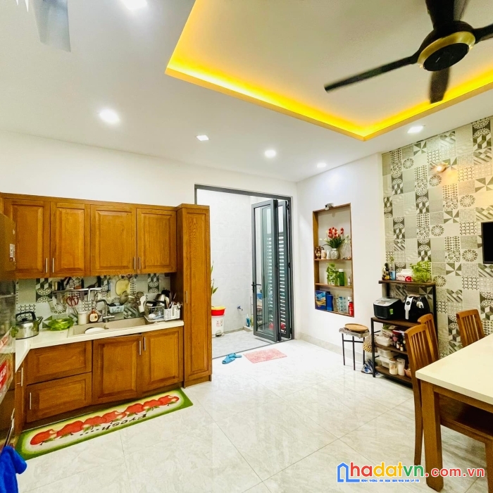 Bán nhà bàu cát - tân bình - sát lạc long quân - ô tô đỗ cổng - 75m2 - 3 tầng - 8,5 tỷ