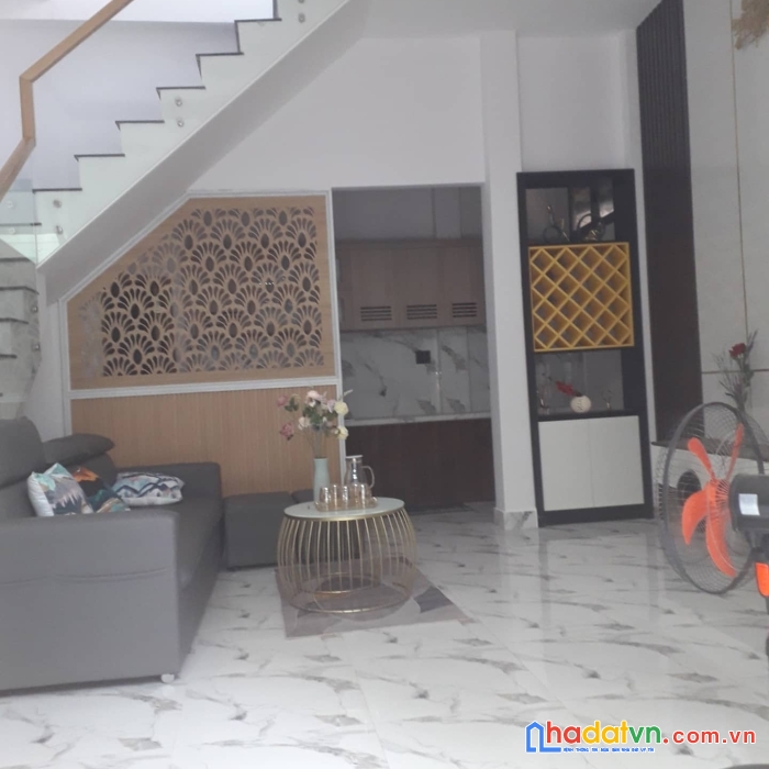 Cần bán gấp trong 10 ngày - nhà trung tâm 2 tầng lô góc kiệt trưng nữ vương, hải châu.