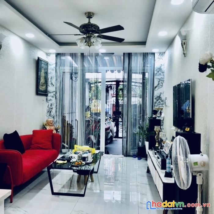 Xuất cảnh cần bán gấp nhà hẻm xe hơi 6m đường cao thắng , p12, q10 dt 4x12m trệt 5 lầu giá 9,5 tỷ