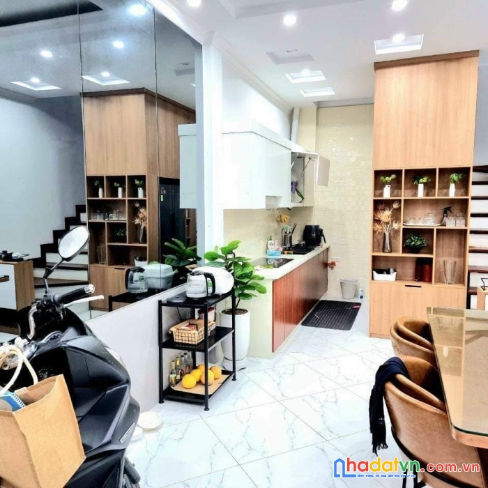 Nhà mới-gần ô tô-đẹp long lanh phố giáp nhất-nhân chính 37m2x5t, chỉ 4.9tỷ.