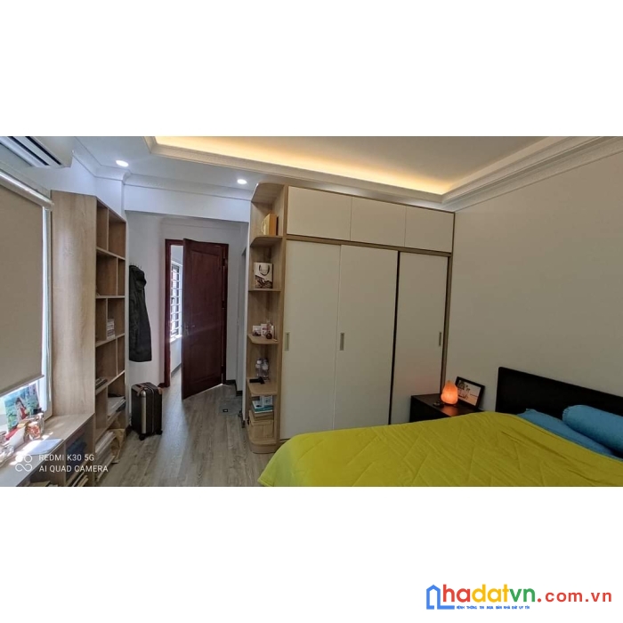 Chủ cần tiền nhờ bán gấp nhà trung tâm phố cổ linh - 3 tầng - mt 4m - vài bươc chân ra ô tô tránh.