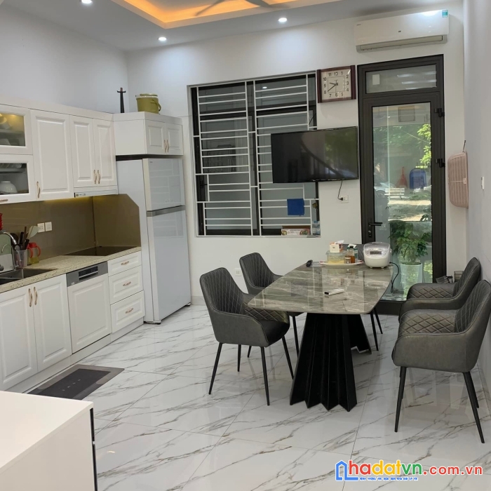 Bán nhà phố khương trung: 45m2*5 tầng*4 ngủ, mt 4.5m, 3 bước ra hồ đầm hồng