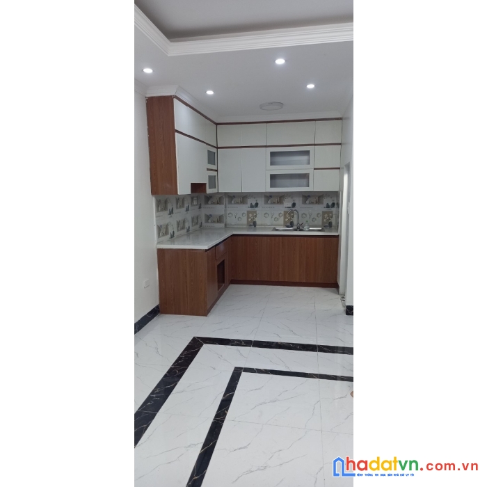 Cần cho thuê nhà nguyên căn mới xây 5 tầng giá 9.5tr/th tại bồ đề , long biên ,hà nội