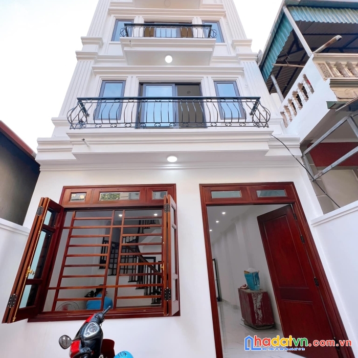 Nhà cỏ linh, bát khối. 54m2, 5 tầng mới, 4.5 tỷ. long biên
