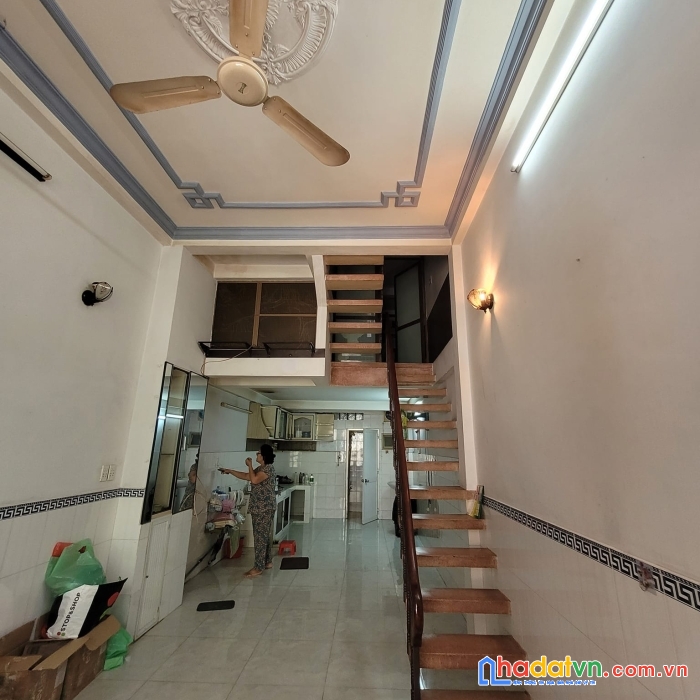 Nhà 4 tầng ngay gần công viên đầm sen