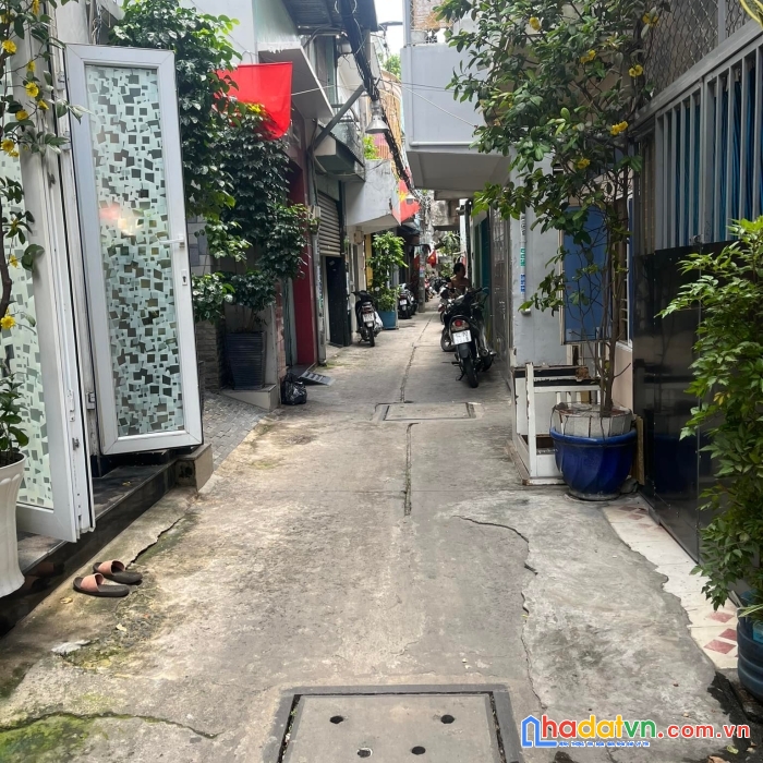 Nhà 3 tâng gần vòng xoay lê đại hành