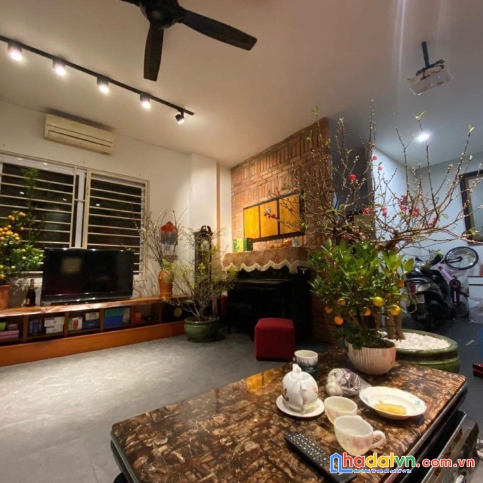 Chính chủ gửi bán nhà phố hào nam, đống đa, 50m2 x 5 tầng, ô tô, kinh doanh, nhà mới giá 13.xx tỷ