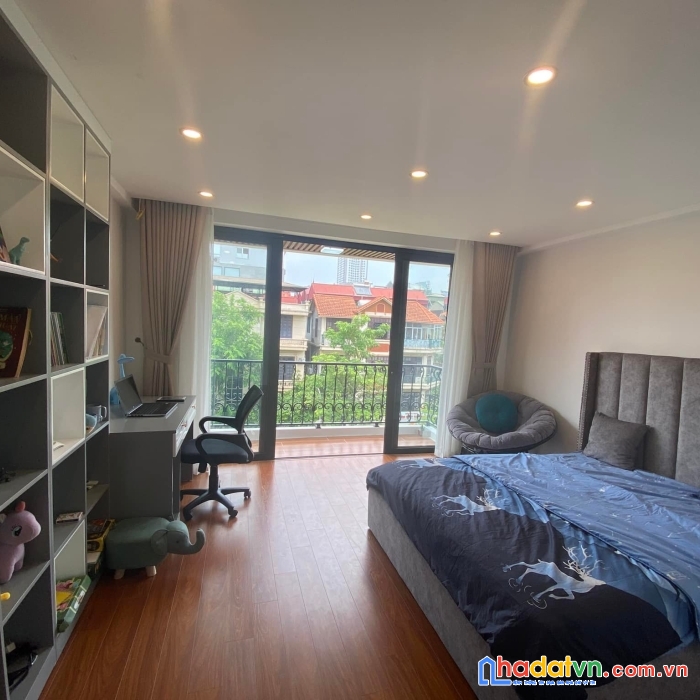 Bán nhà phố hoàng văn thái: 45m2*4 tầng, mt 4.2m, ngõ ô tô phi ầm ầm, sát chợ, 4.9 tỷ