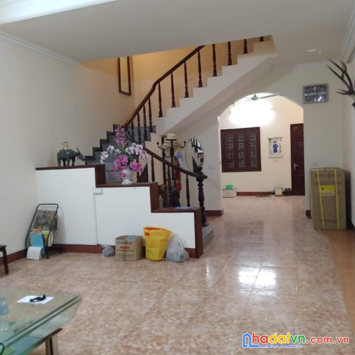 Bán nhà đội cấn ô chờ thang máy ô tô đỗ gần dt 86m giá 7 tỷ 5