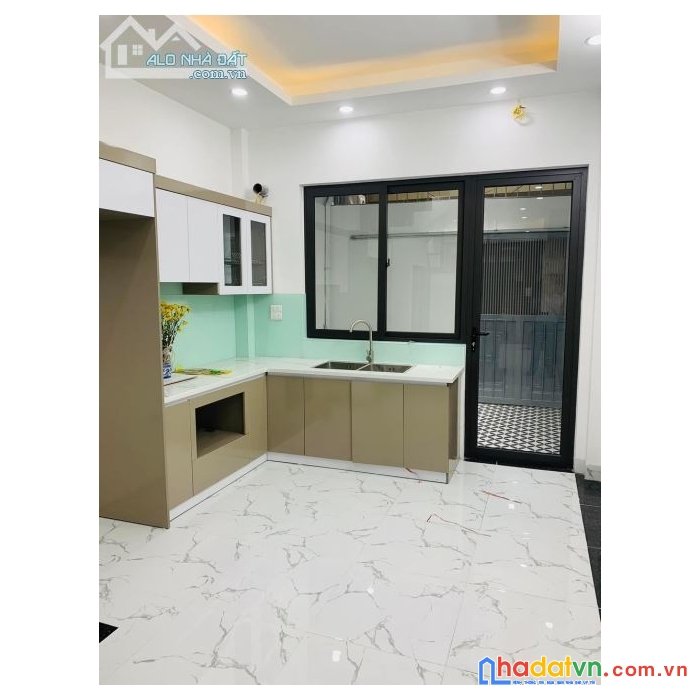 Nhà ngay chợ 30m2 chỉ 4 tỷ phường 4 tân bình xhr nhà đẹp mới